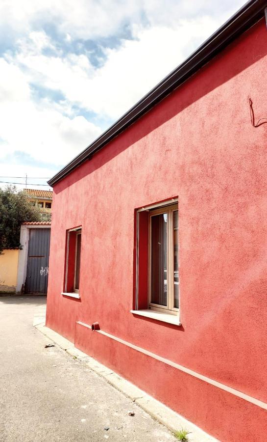 Red House Villa Cabras Bagian luar foto